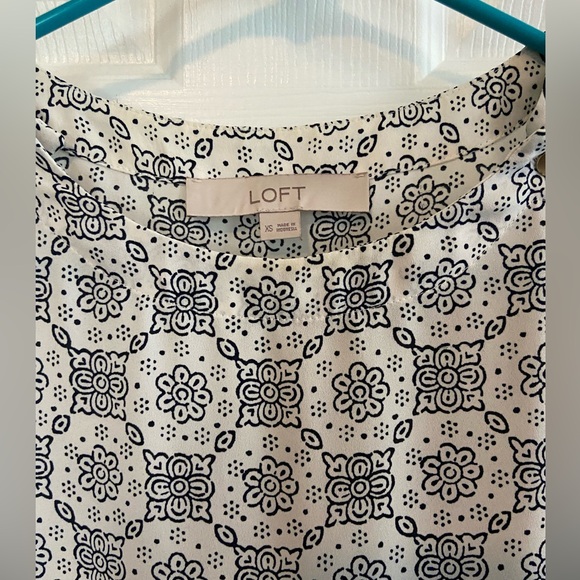 LOFT size XS blue and white blouse - Picture 2 of 3
